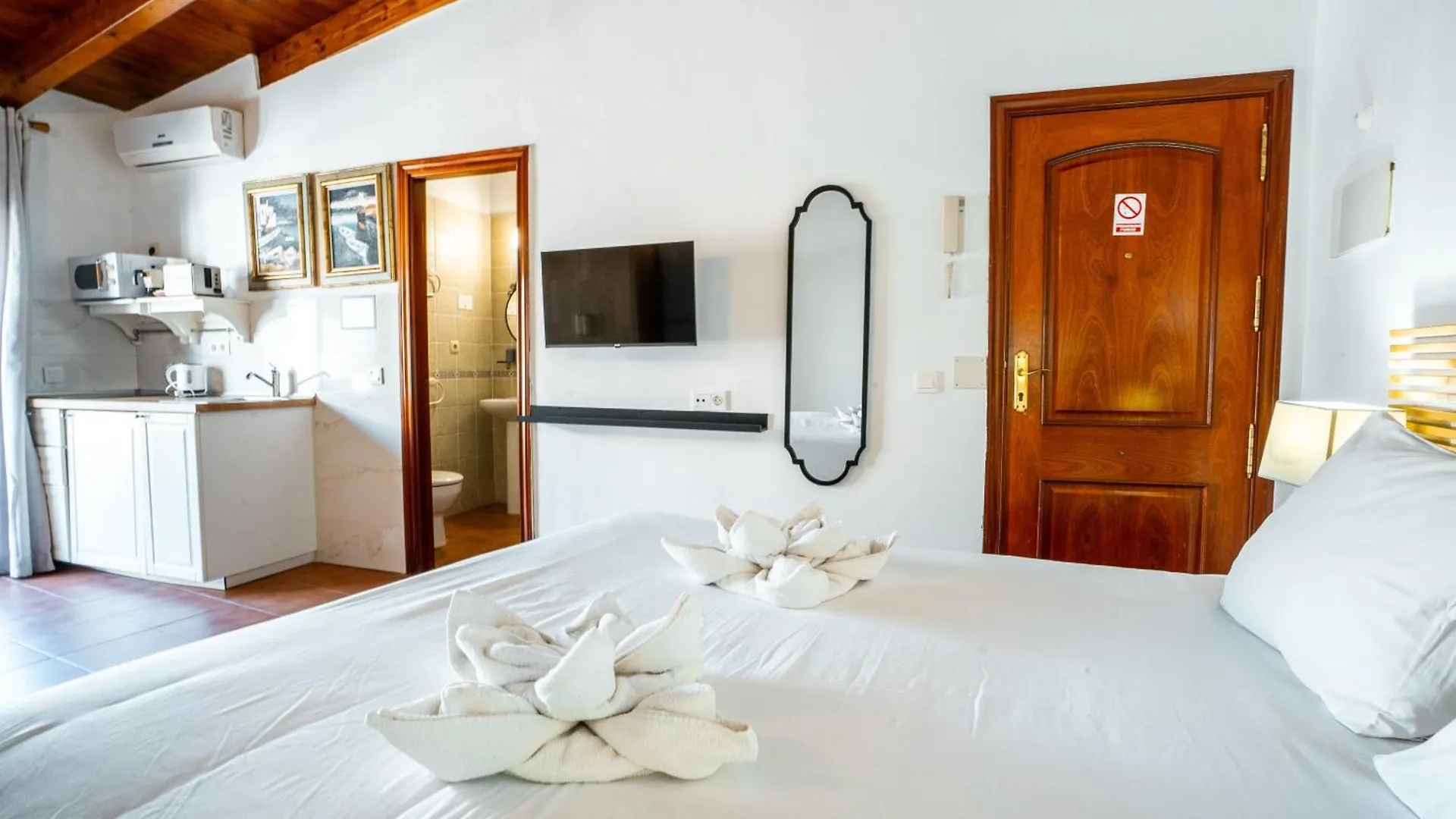 Marbella Village شقة فندقية