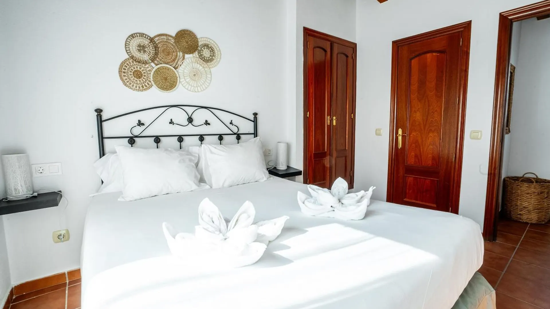 Marbella Village إسبانيا